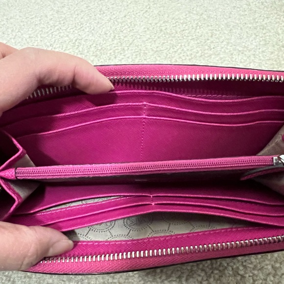 Authentic MK wallet - Picture 7 of 8